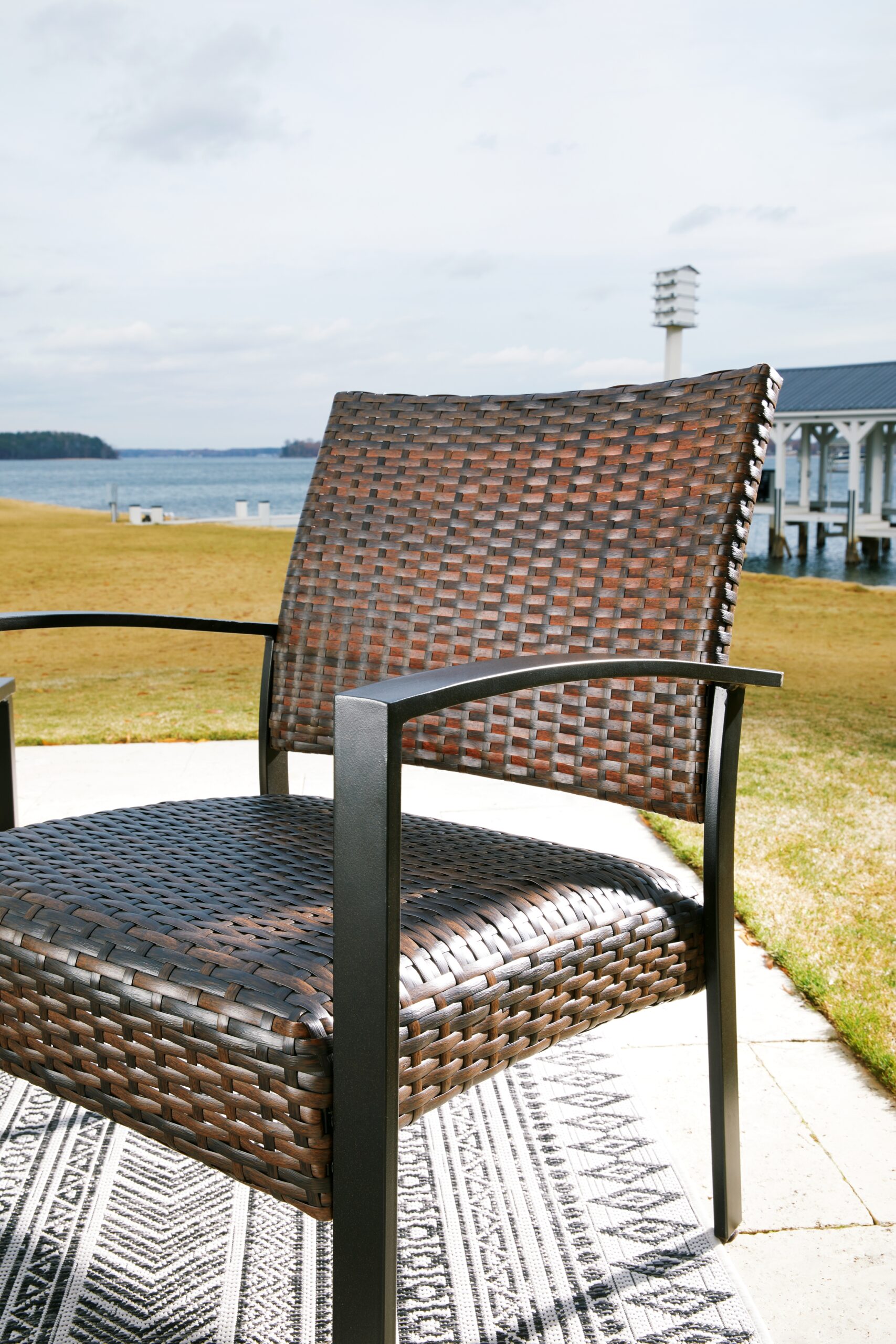 P330-080-CHAIR-DETAIL